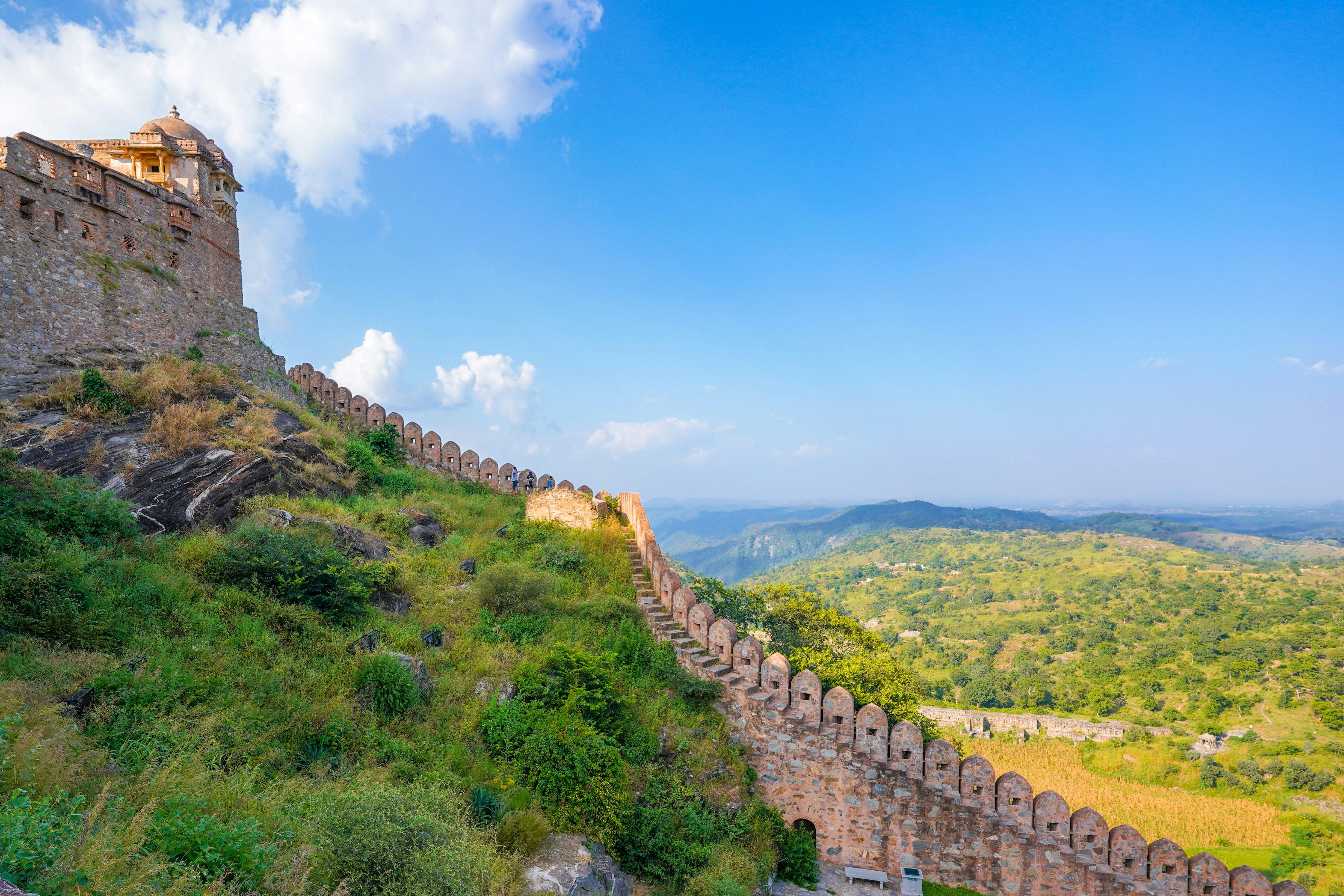 stone wall at kumbhalgarh fort