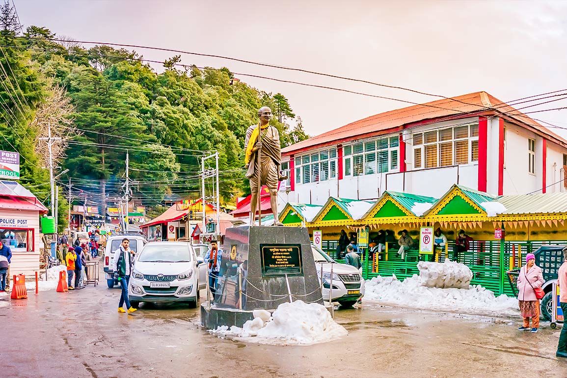 people walkin near gandhi chowk in dalhousie