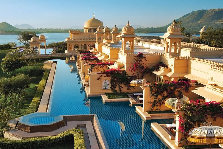 aerial view of oberoi udaivilas hotel in udaipur