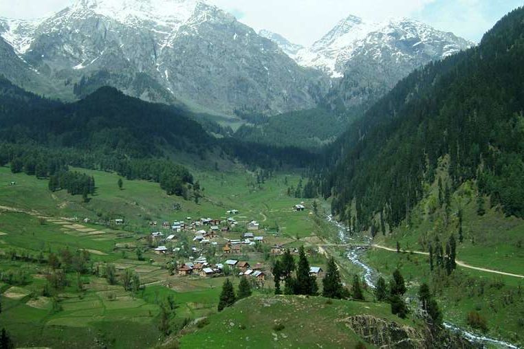 betaab valley in pahalgam with snow capped mountains