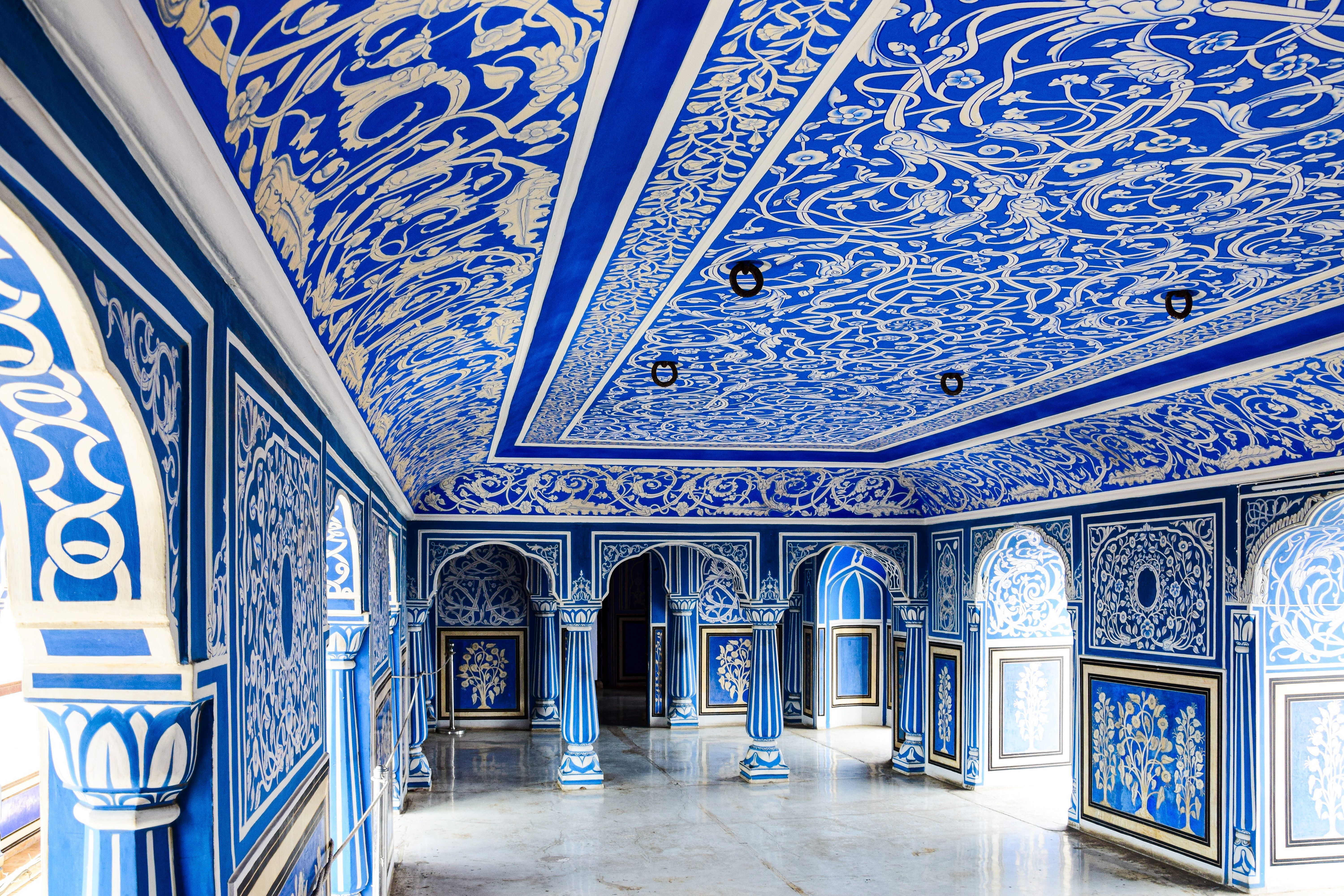 blue walls in the city palace in jaipur