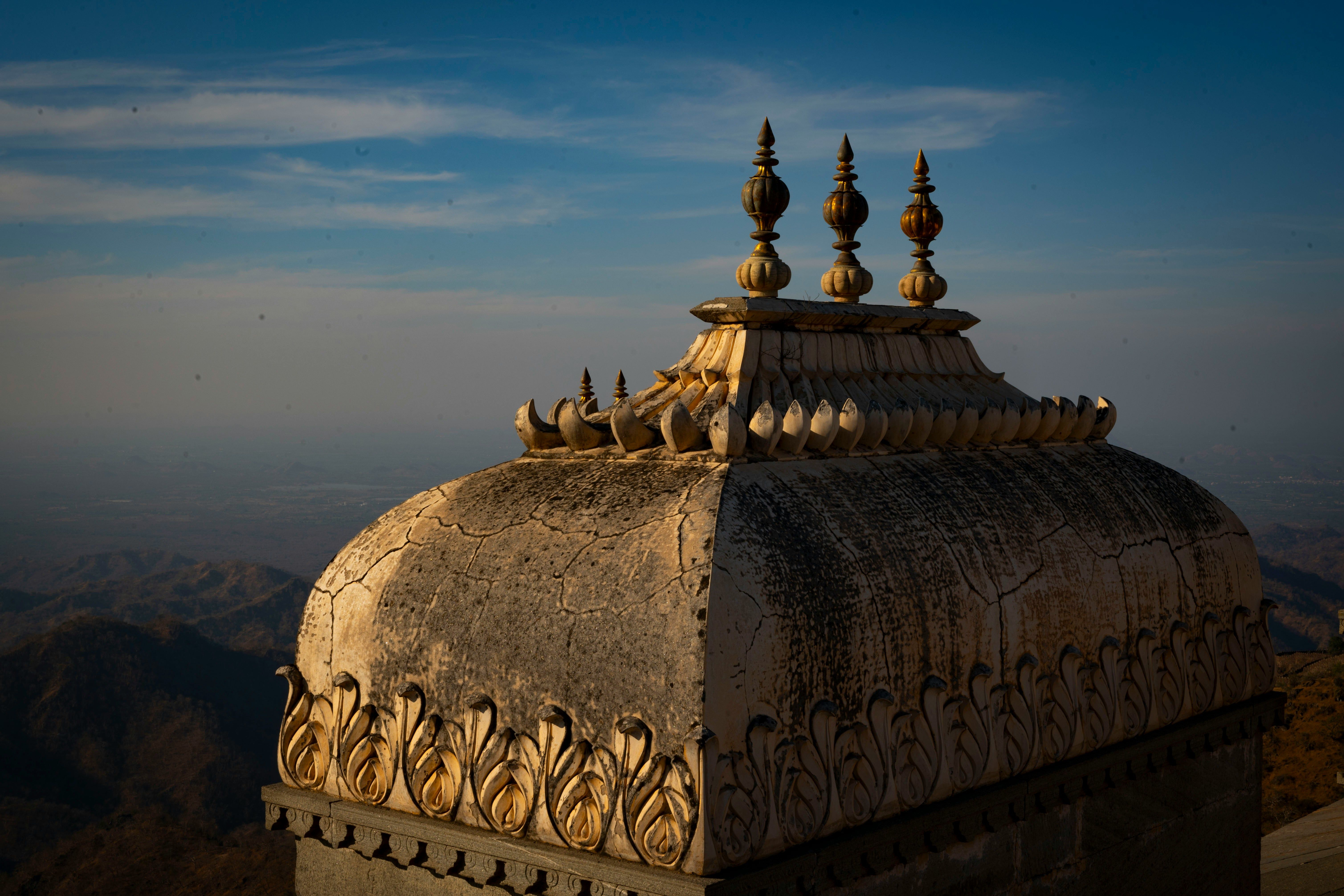 dome of badal mahal at kumbhalgarh fort