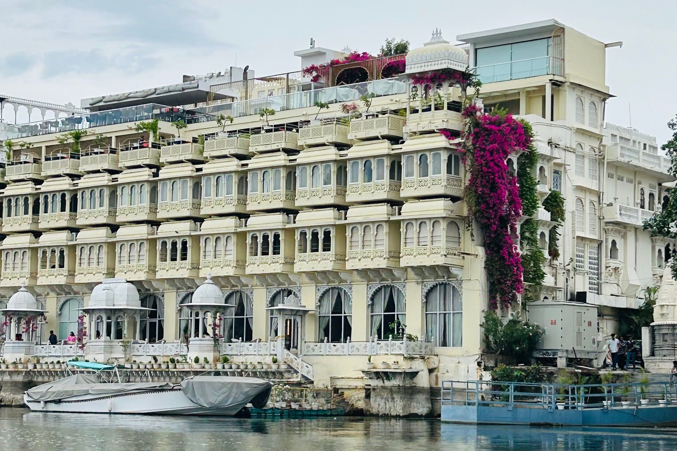 elegant lake palace on lake pichola in udaipur