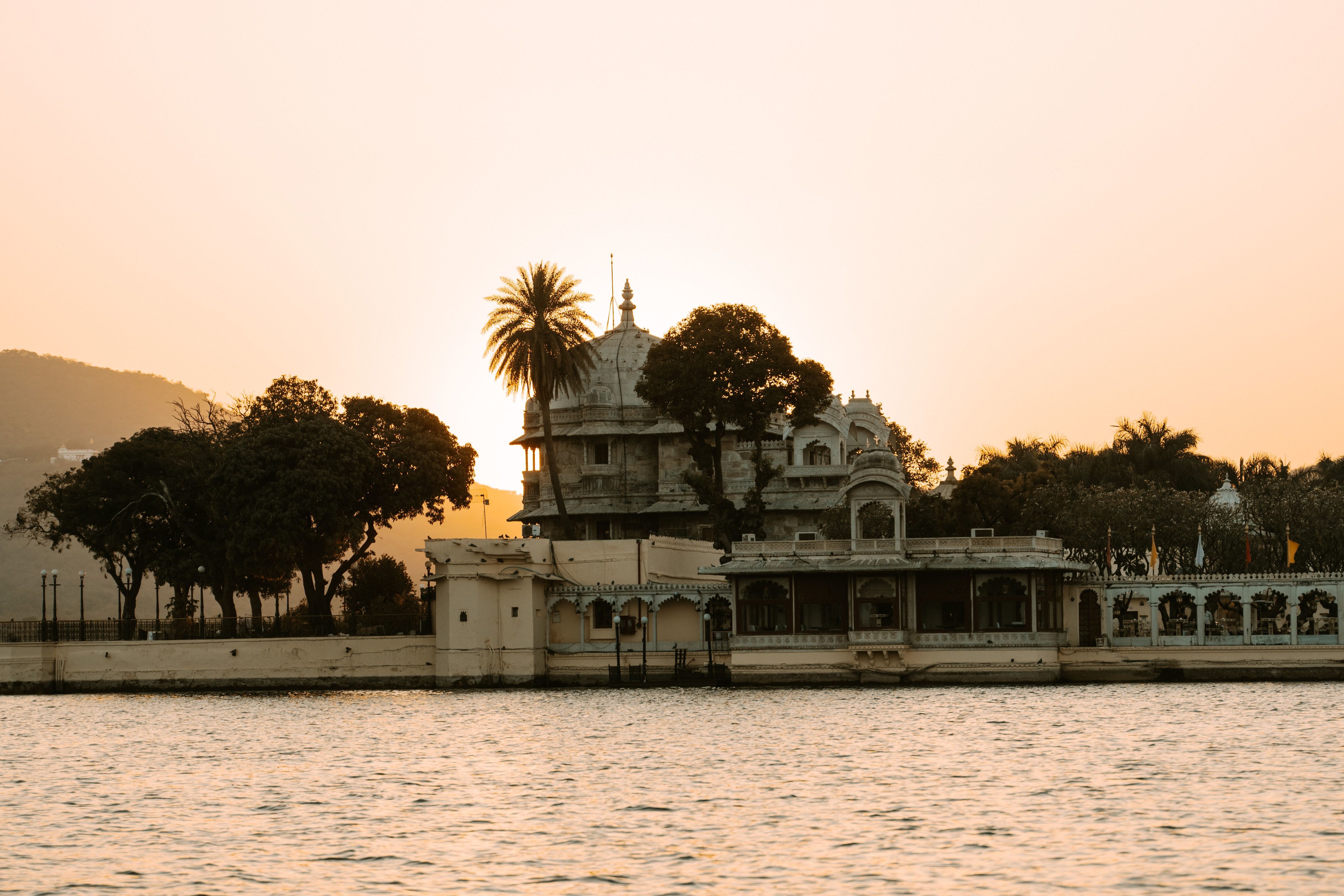 jag mandir palace in udaipur during evening