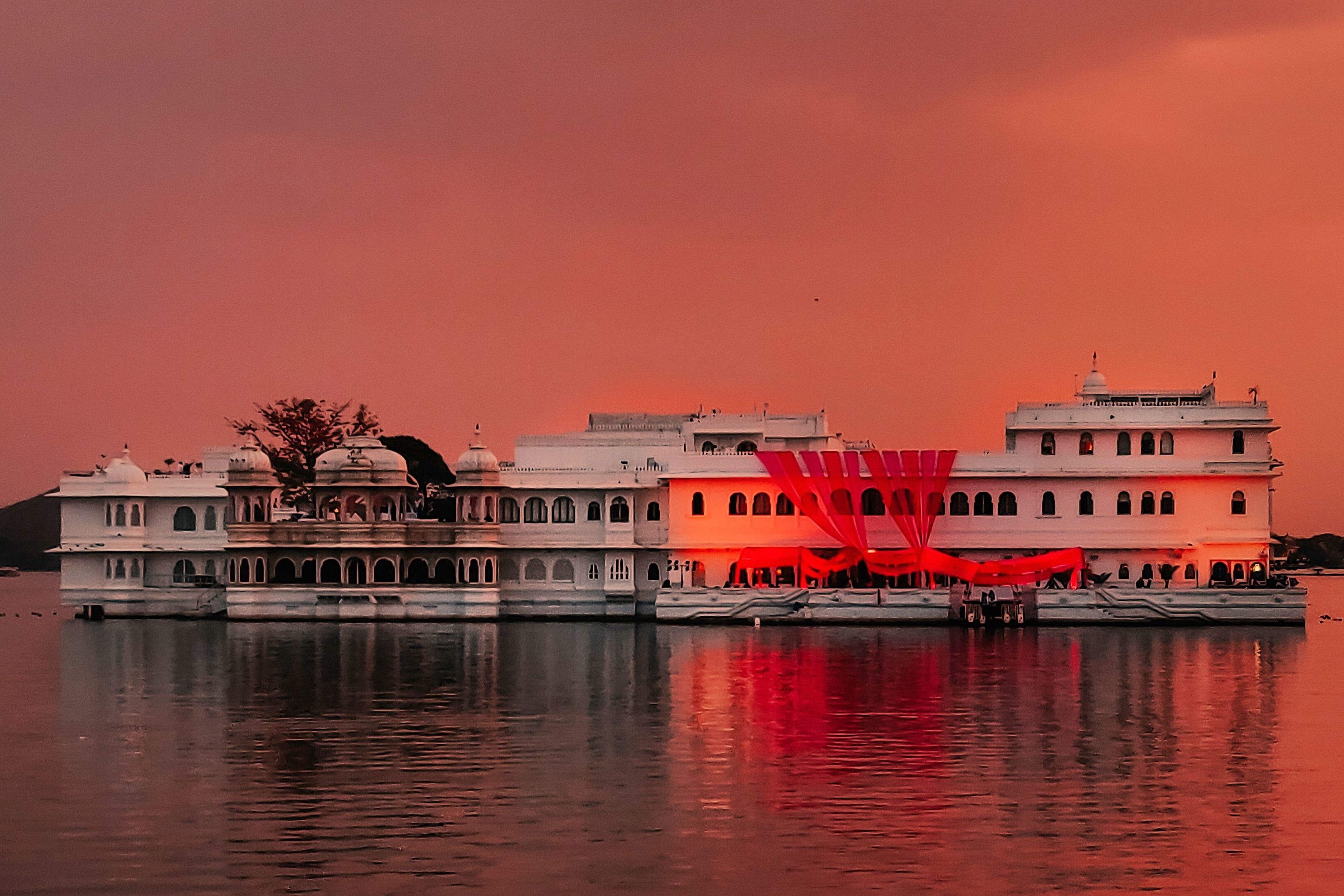 jag mandir palace in udaipur during sunset