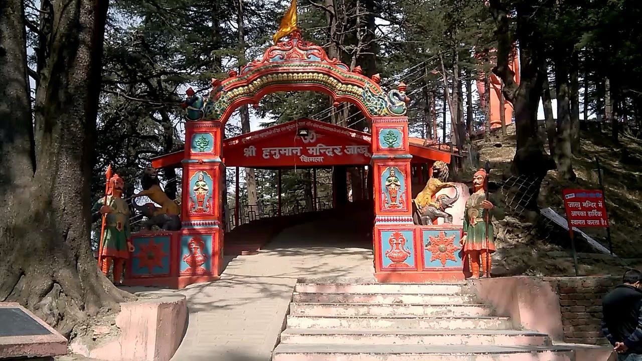 entrnce of jakhoo temple in shimla