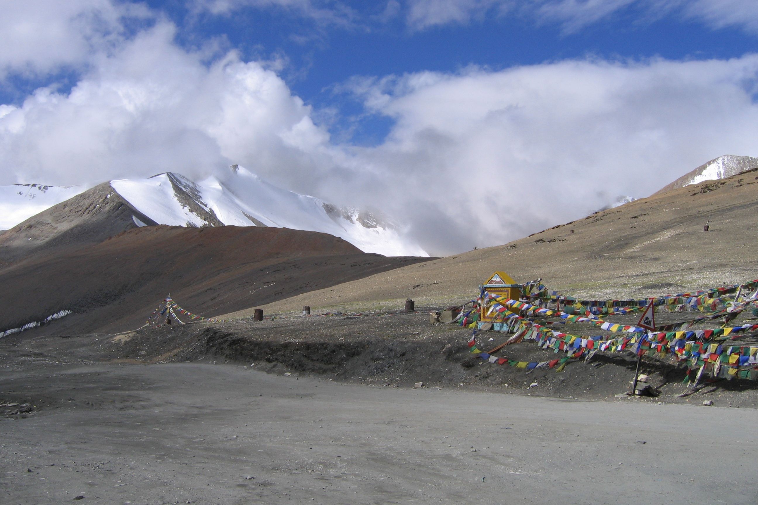 landscape at tanglang la pass with snow covered mountains in the backdrop