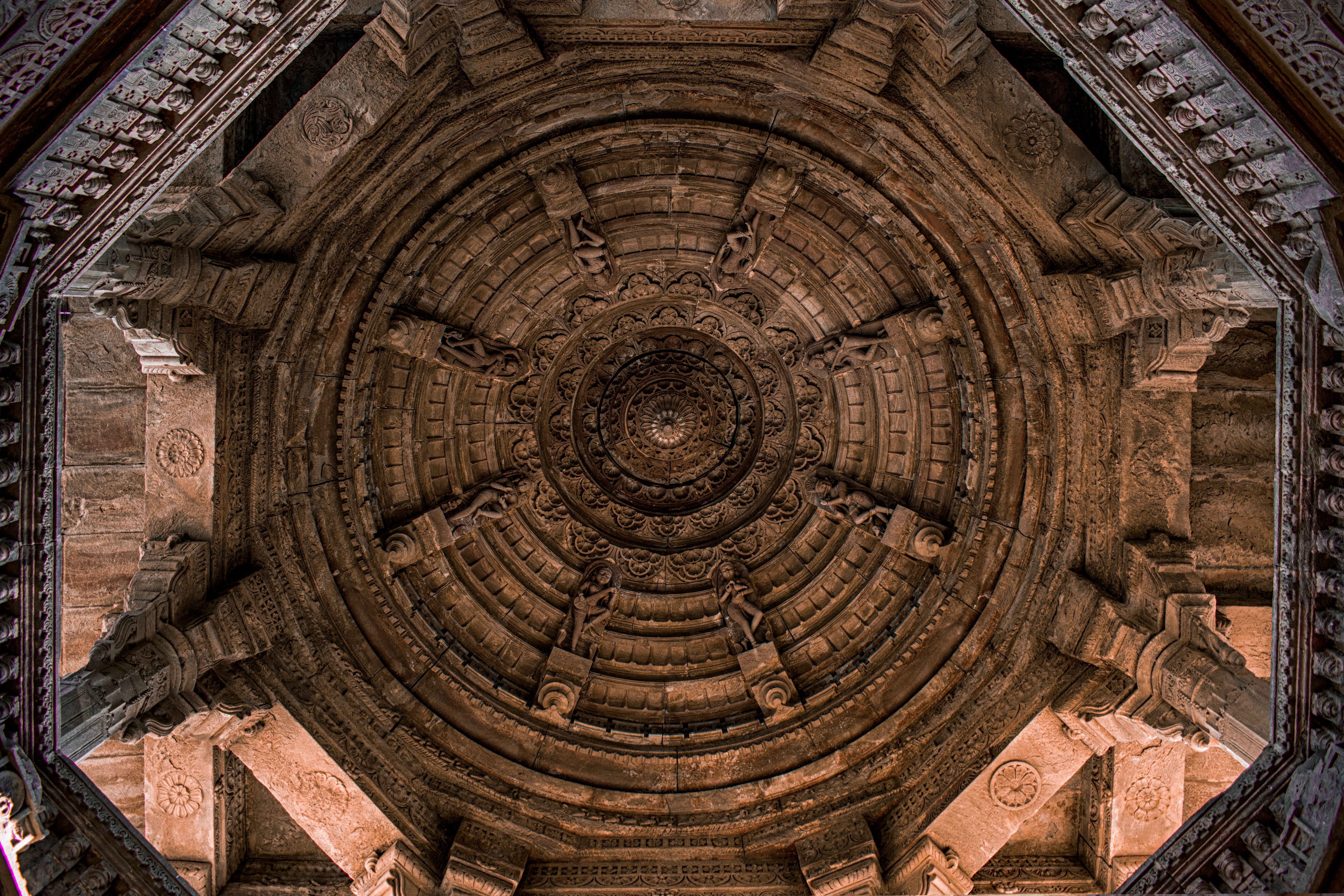 intricate stonr carvings on the ceiling of ranakpur temple
