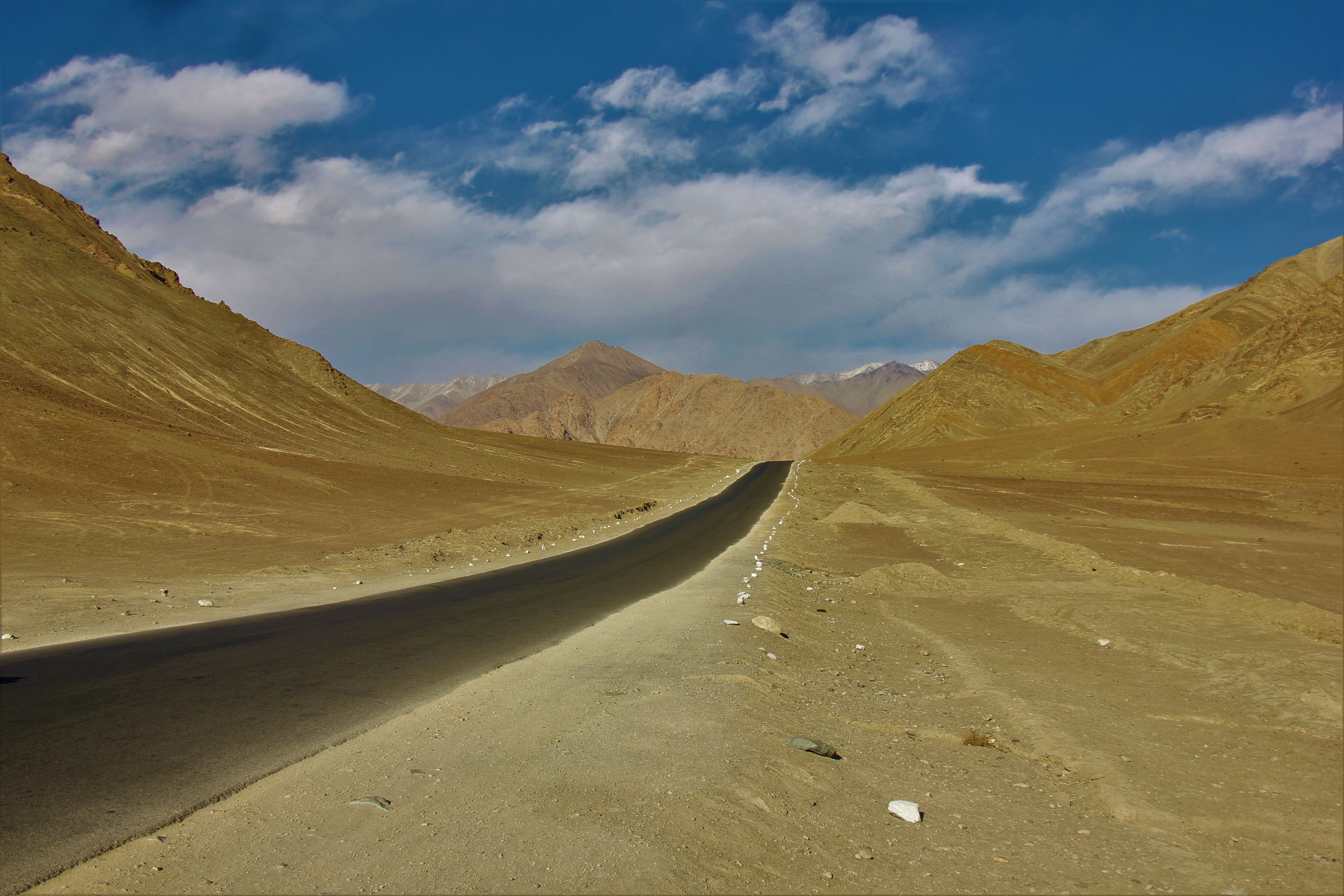 view of magnetic hill near leh during daytime