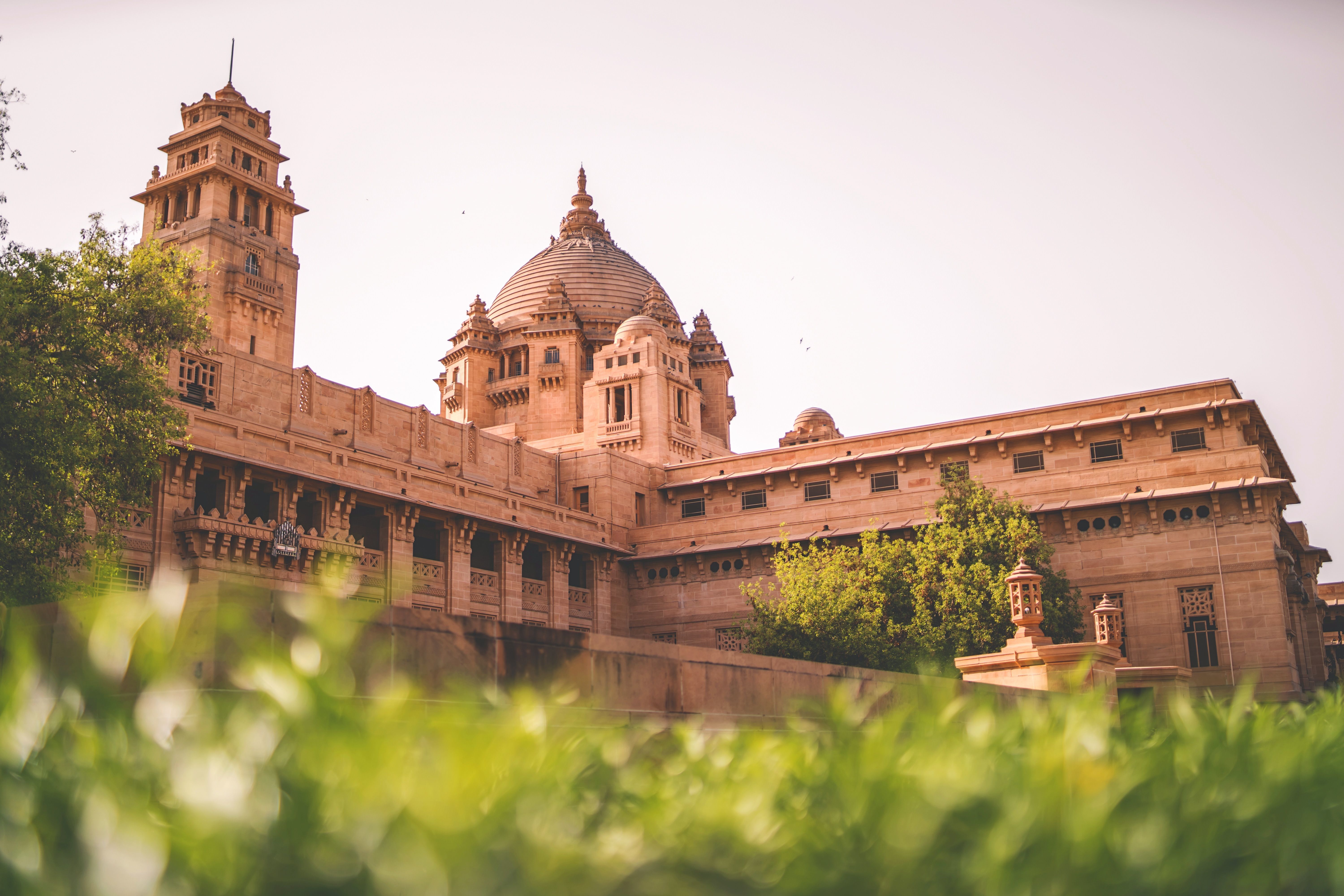 umaid bhawan palace in jodhpur captured in daylight with lush greenry