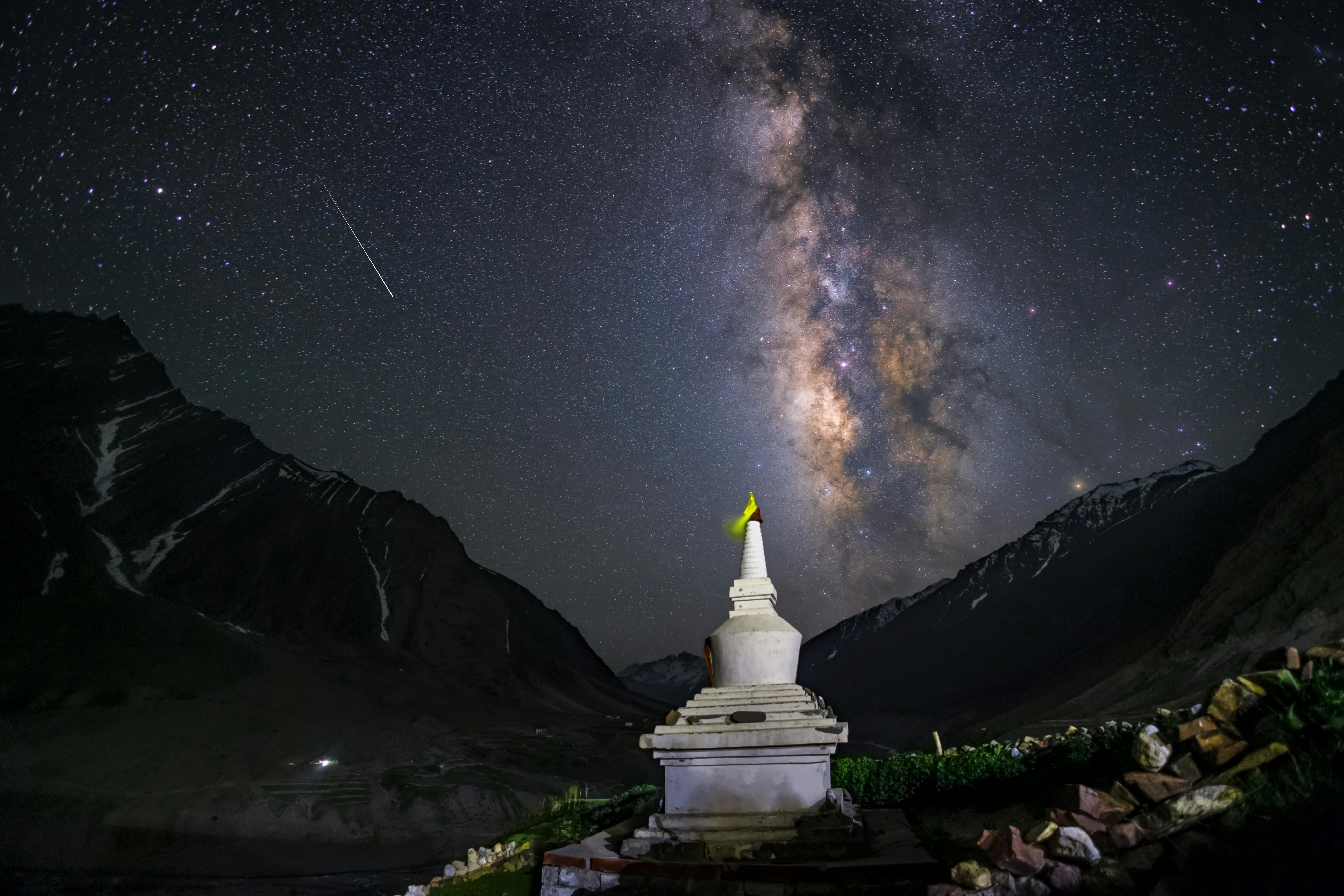 milkyway behind the chorten at kaza in spiti valley