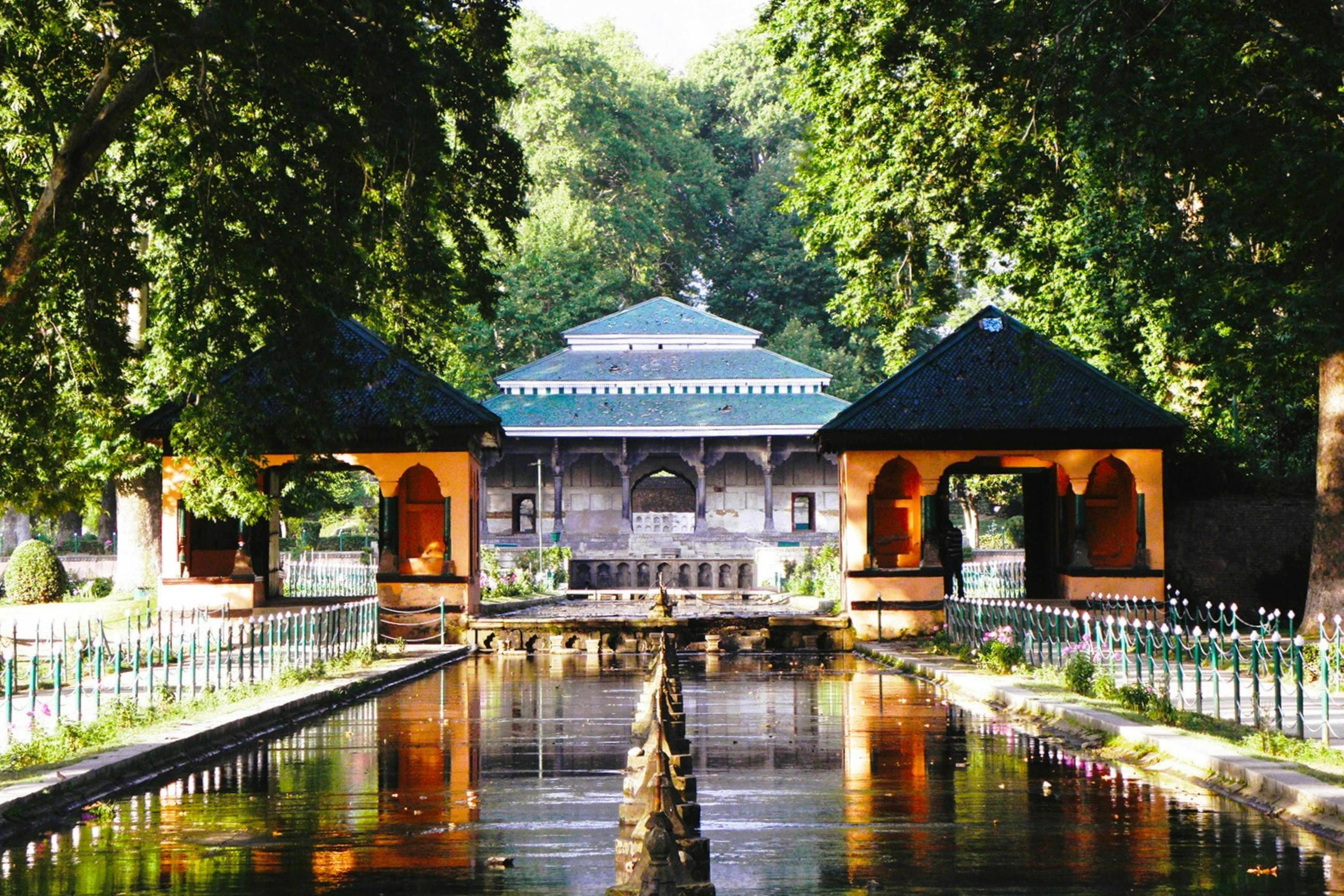 mughal architecture at shalimar bagh at srinagar