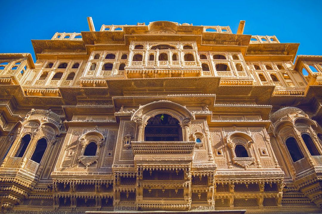 stunning view of nathmal ki haveli facade