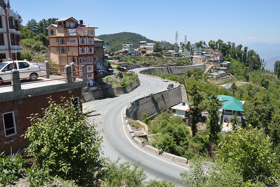 a winding road approaching kufri