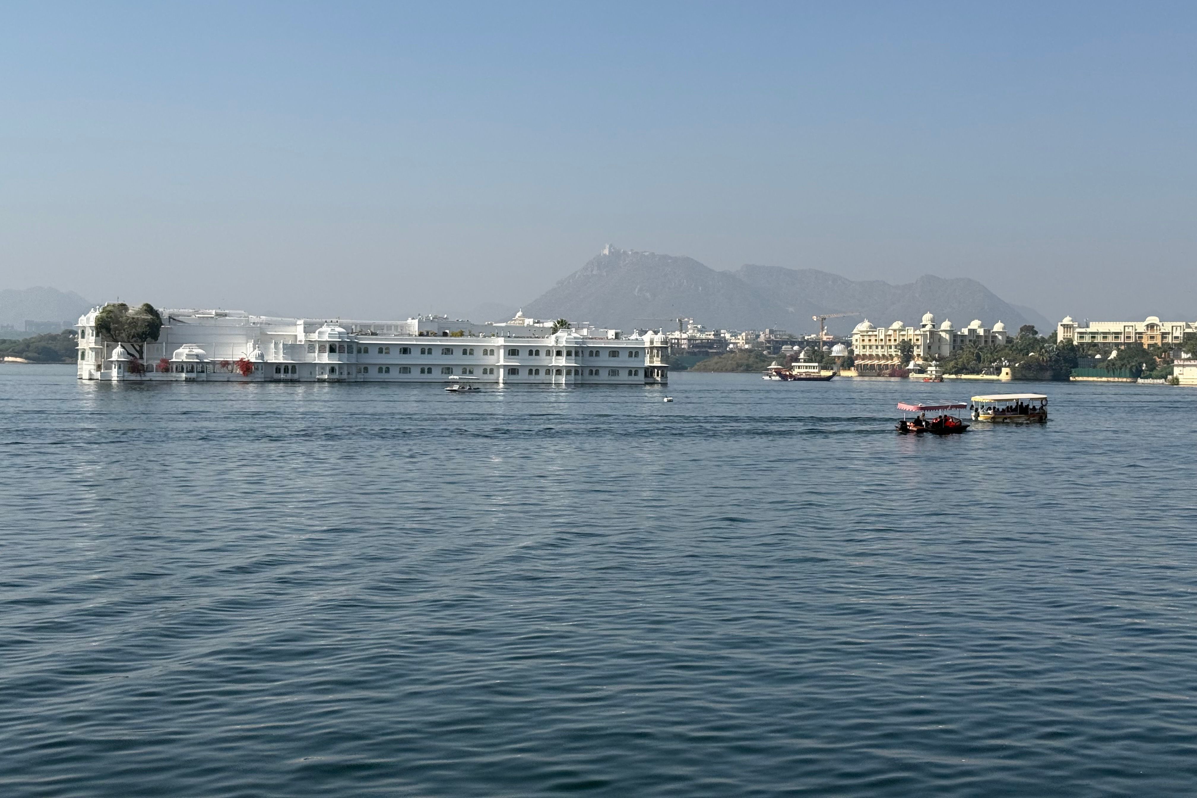 lake pichola in udaipur rajasthan