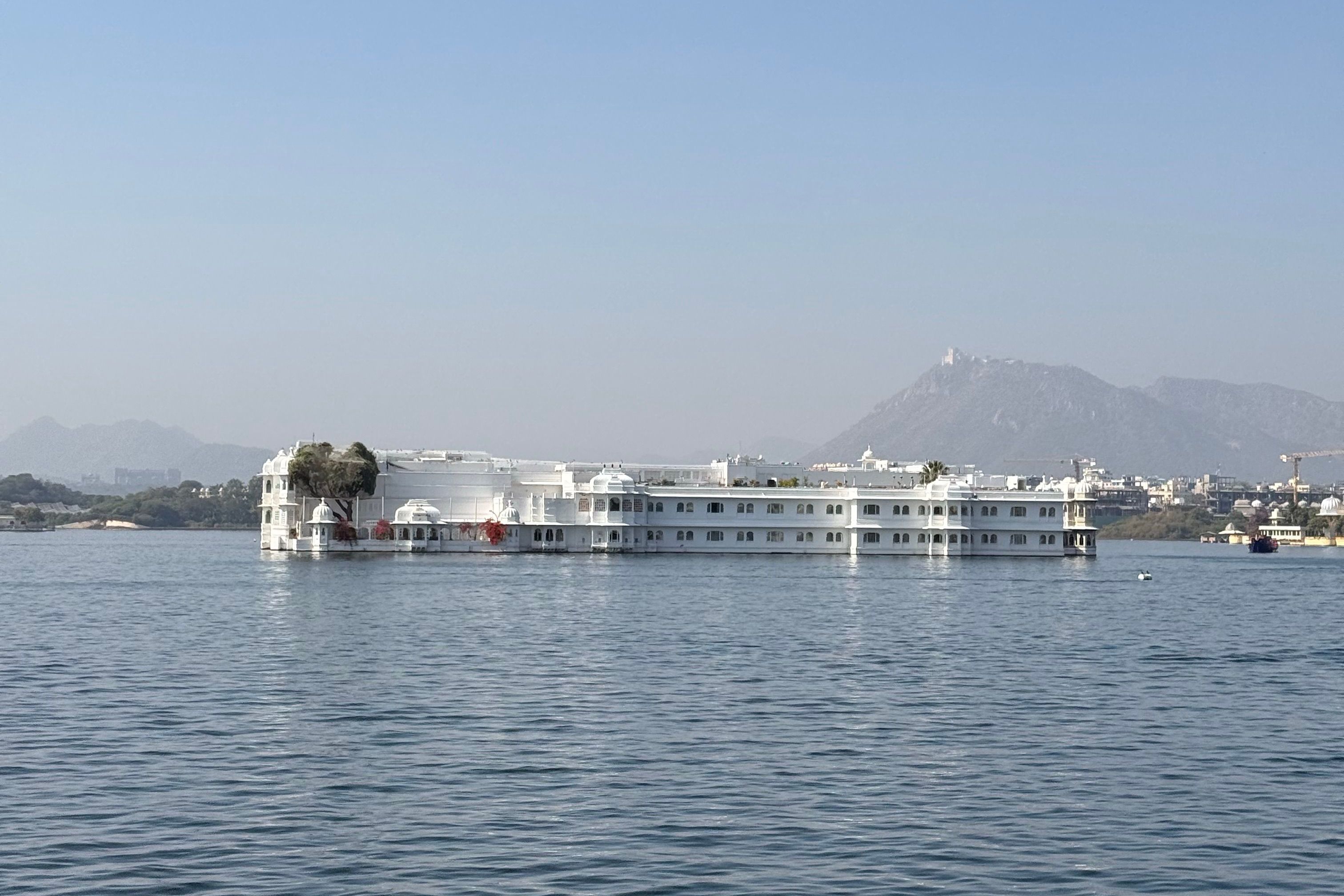 lake pichola in udaipur rajasthan