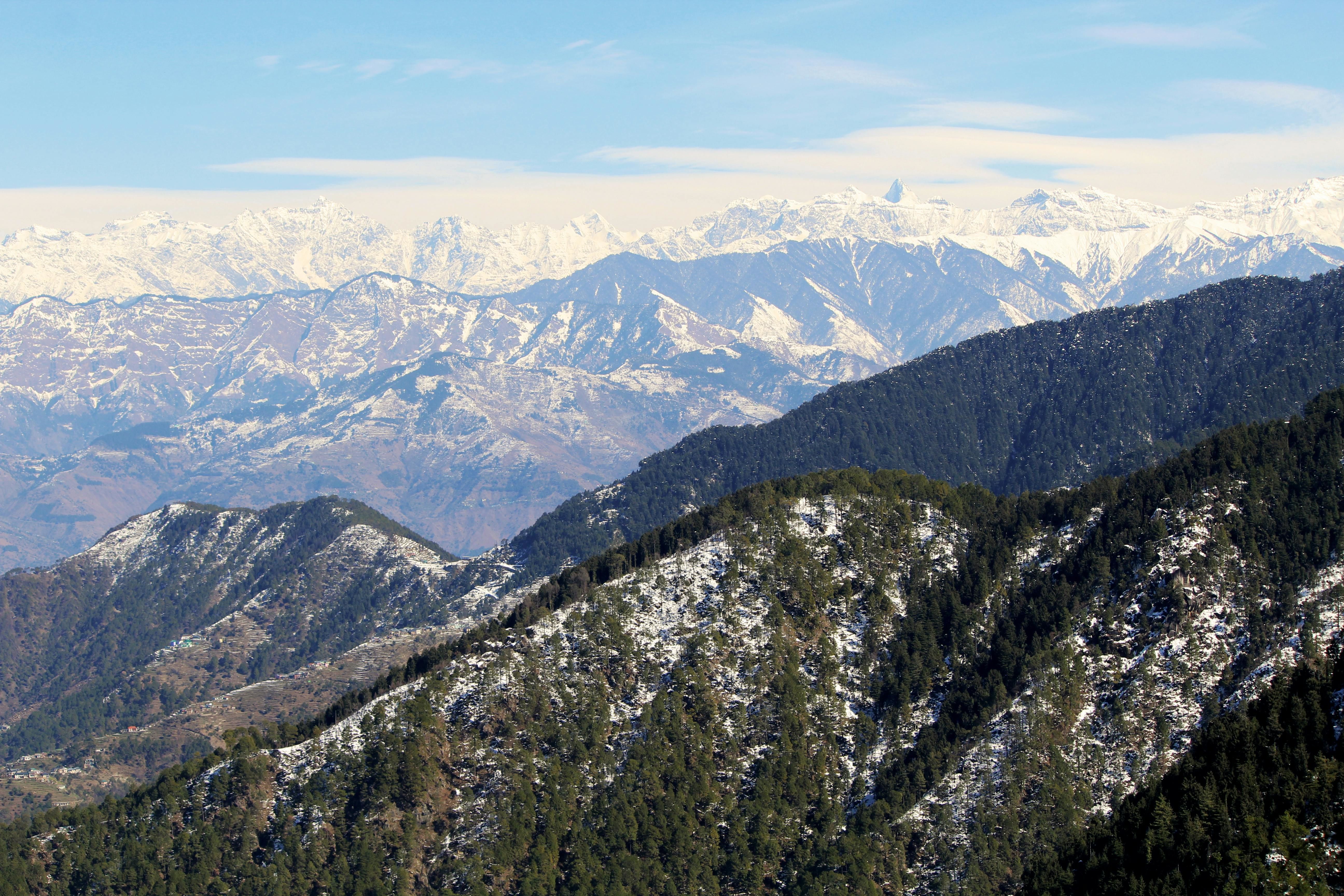 snow covered mountains in dalhousie