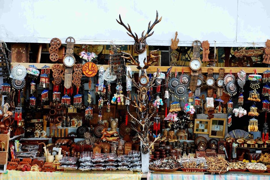 souvenirs at a shop at lakkar bazaar in shimla