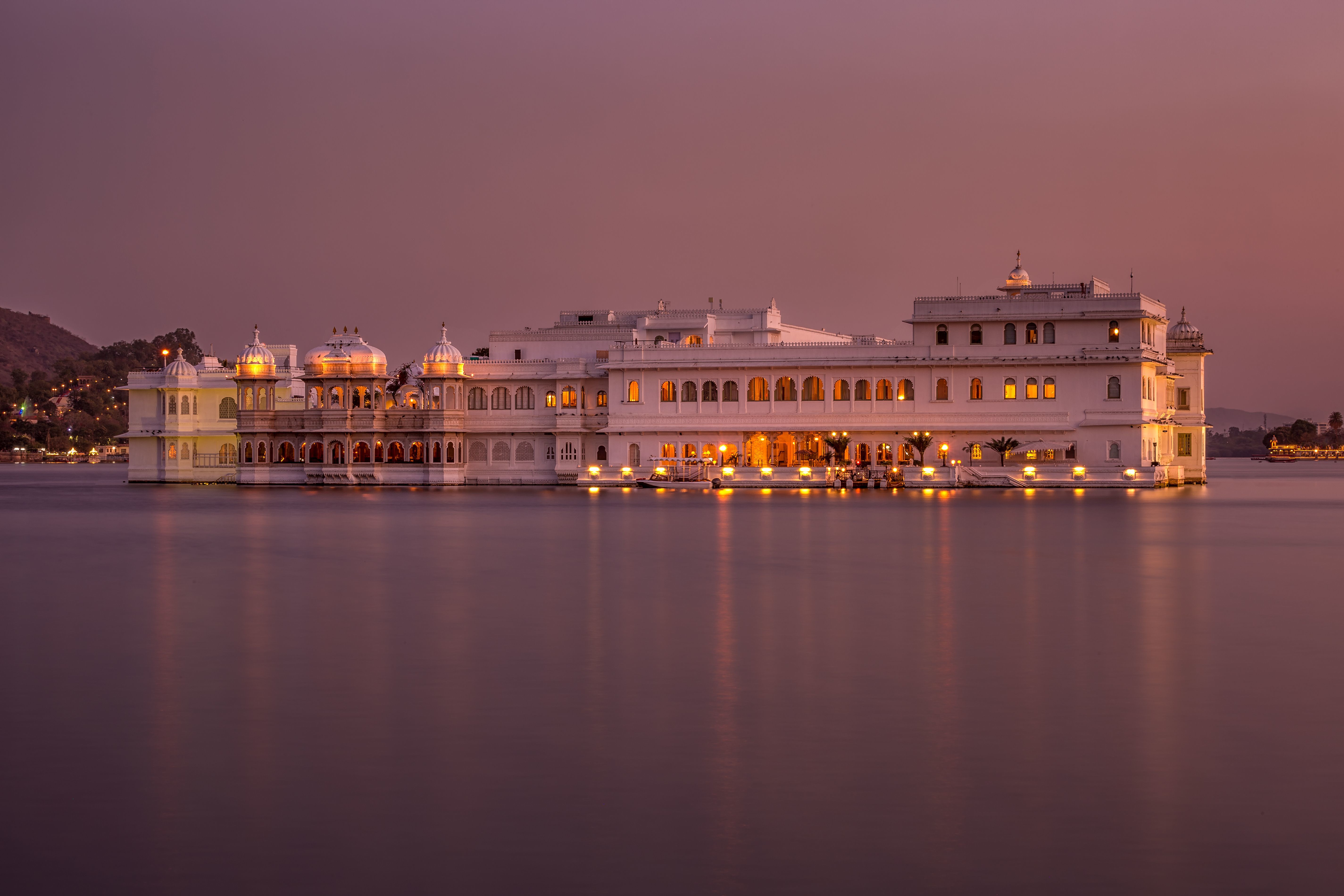 stunning twilight view of lake palace in udaipur