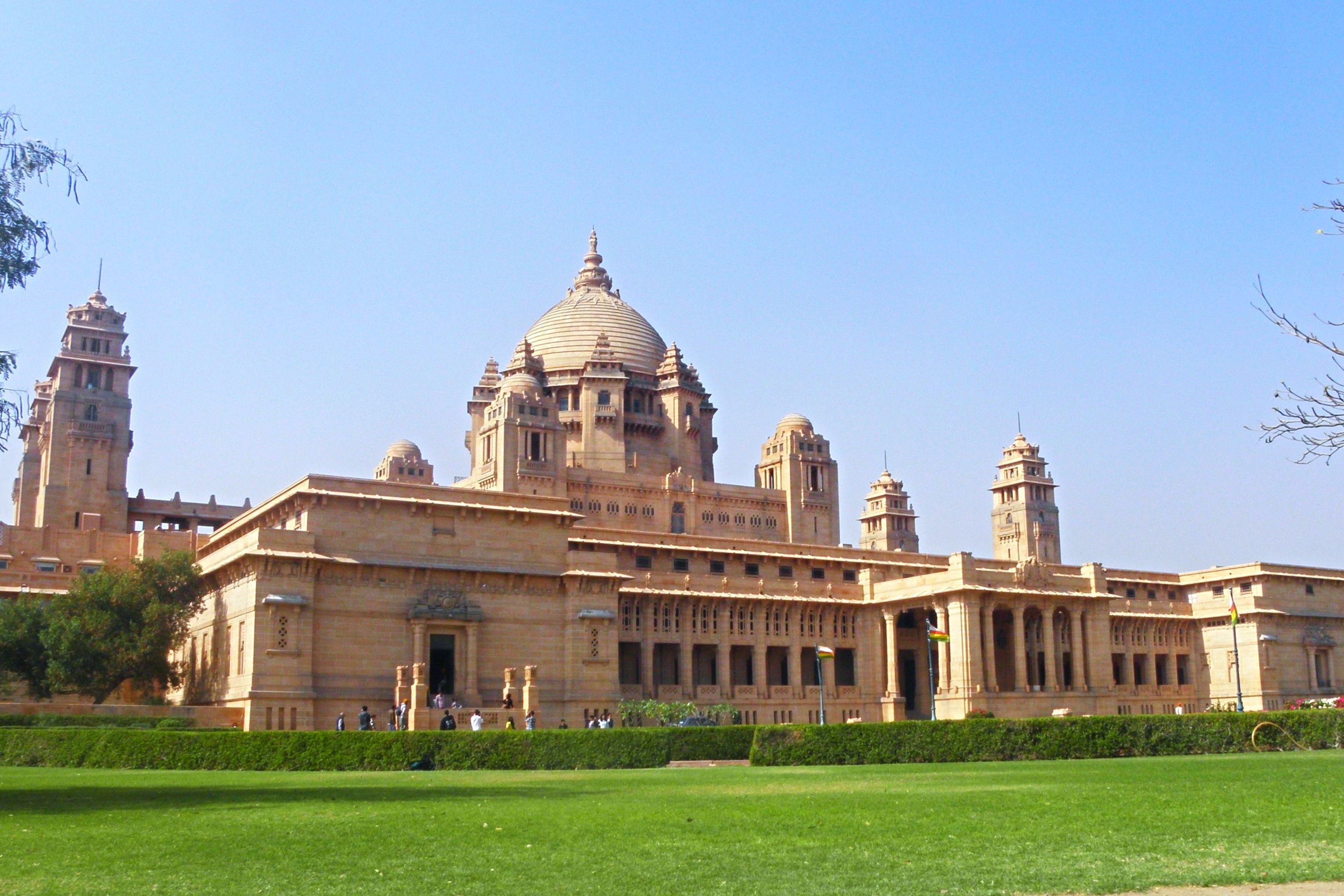 stunning view of umaid bhawan palace in jodhpur