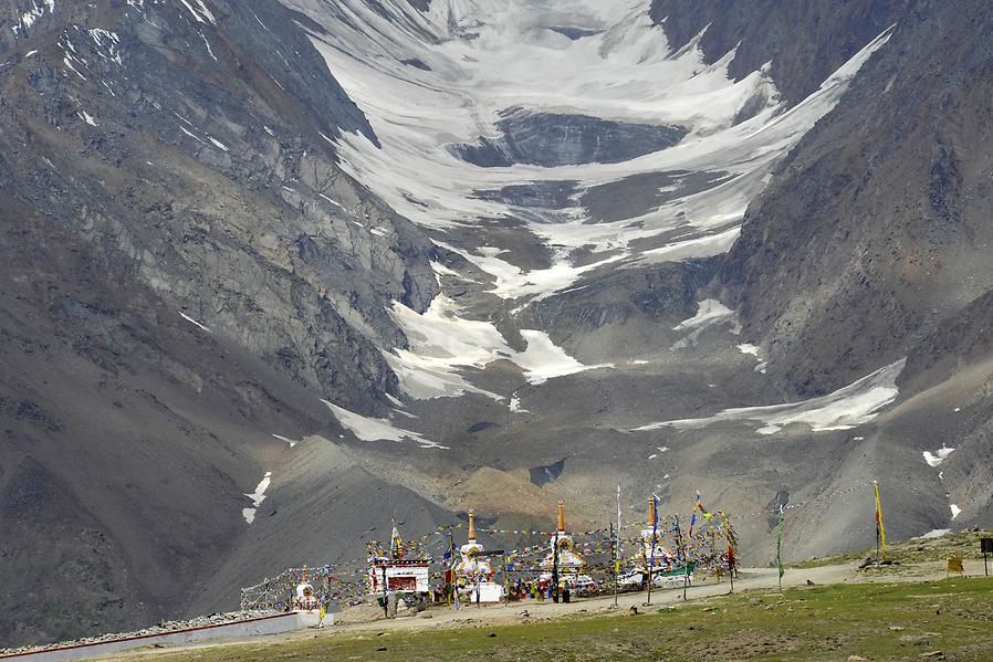 stupas near kunzum pass with glaciers in the background