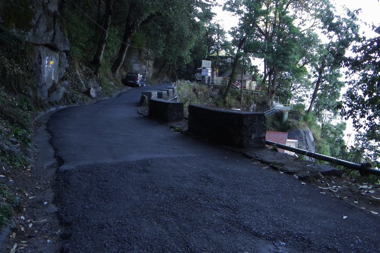 a view of thandi sadak in dalhousie during evening time