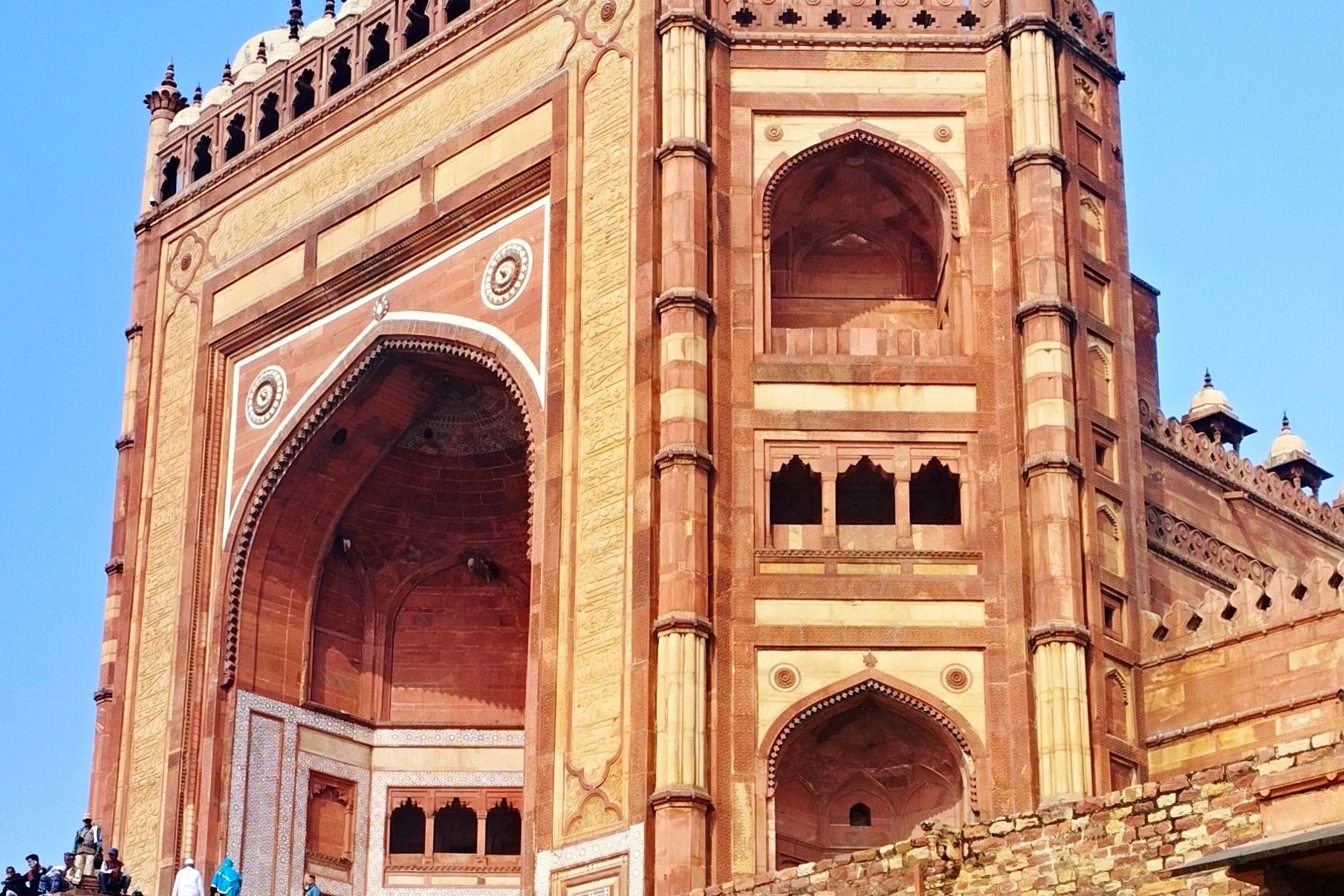 grand buland darwaza at fatehpur sikri showcasing mughal architecture