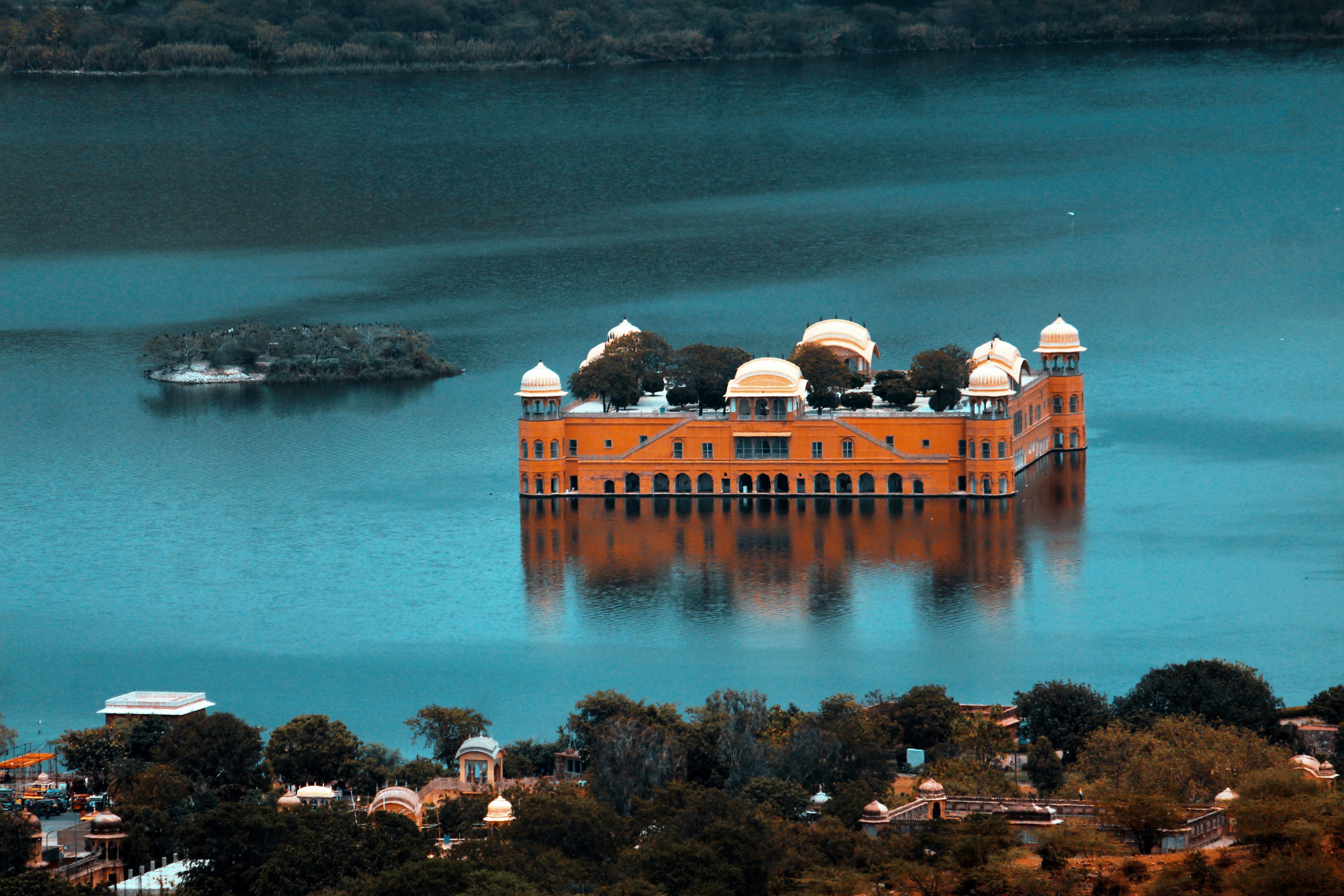 the jal mahal sitting in the middle of the man sagar lake in jaipur