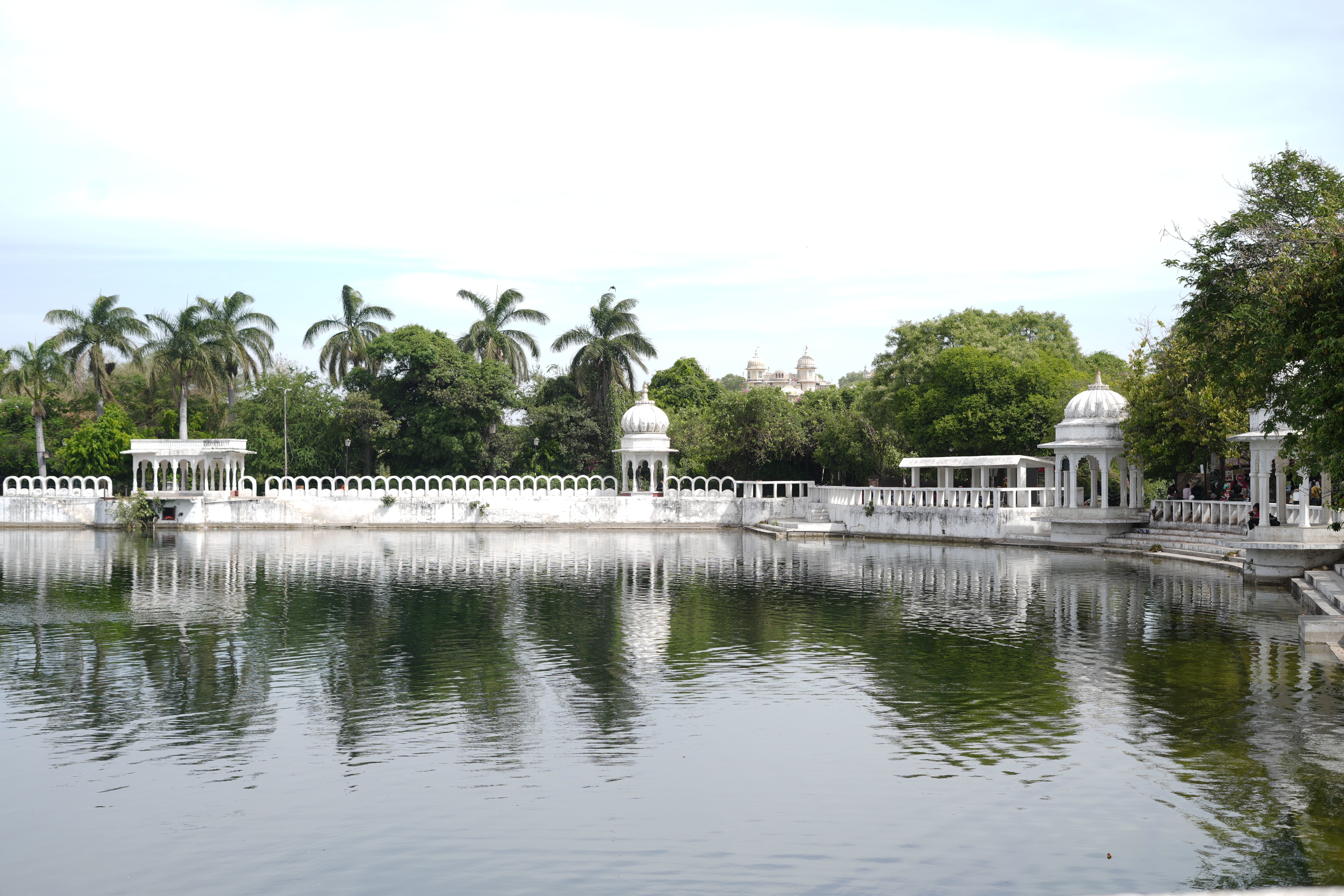 beautiful view of lake at saheliyon ki bari in udaipur