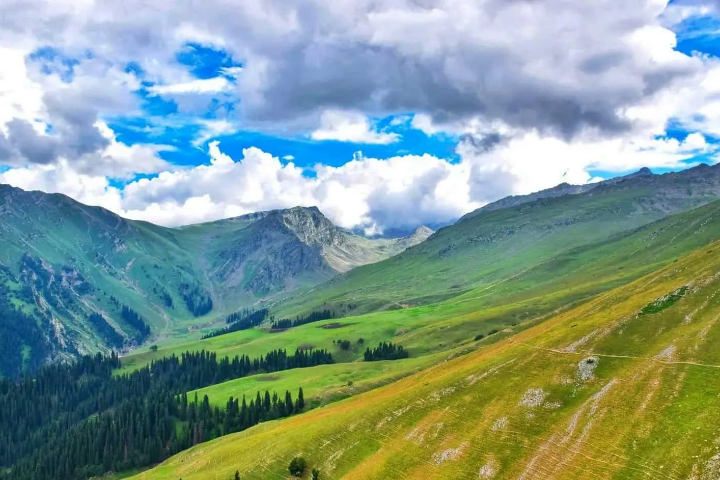 view of gurez valley in kashmir