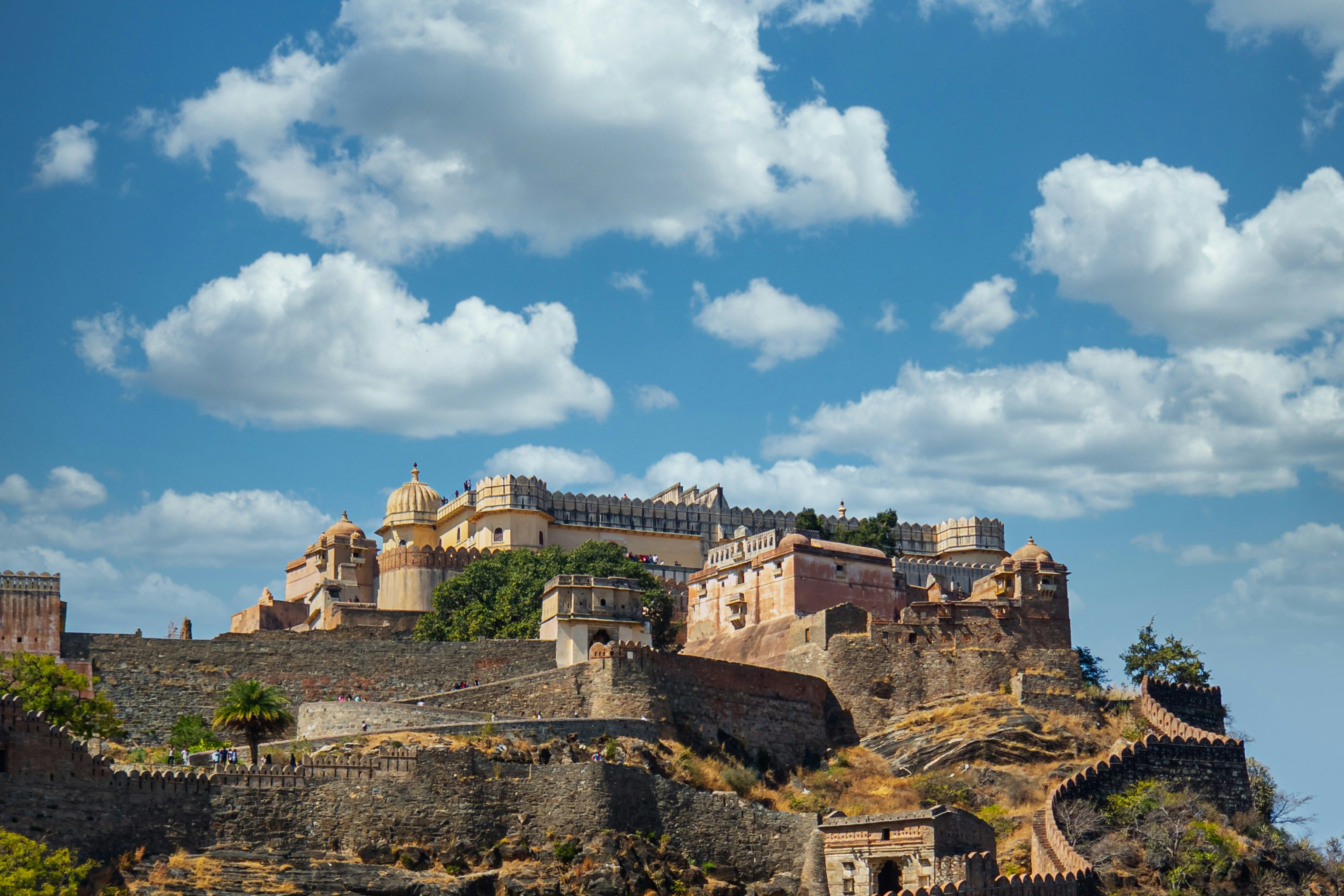 view from kumbhalgarh fort during daytime