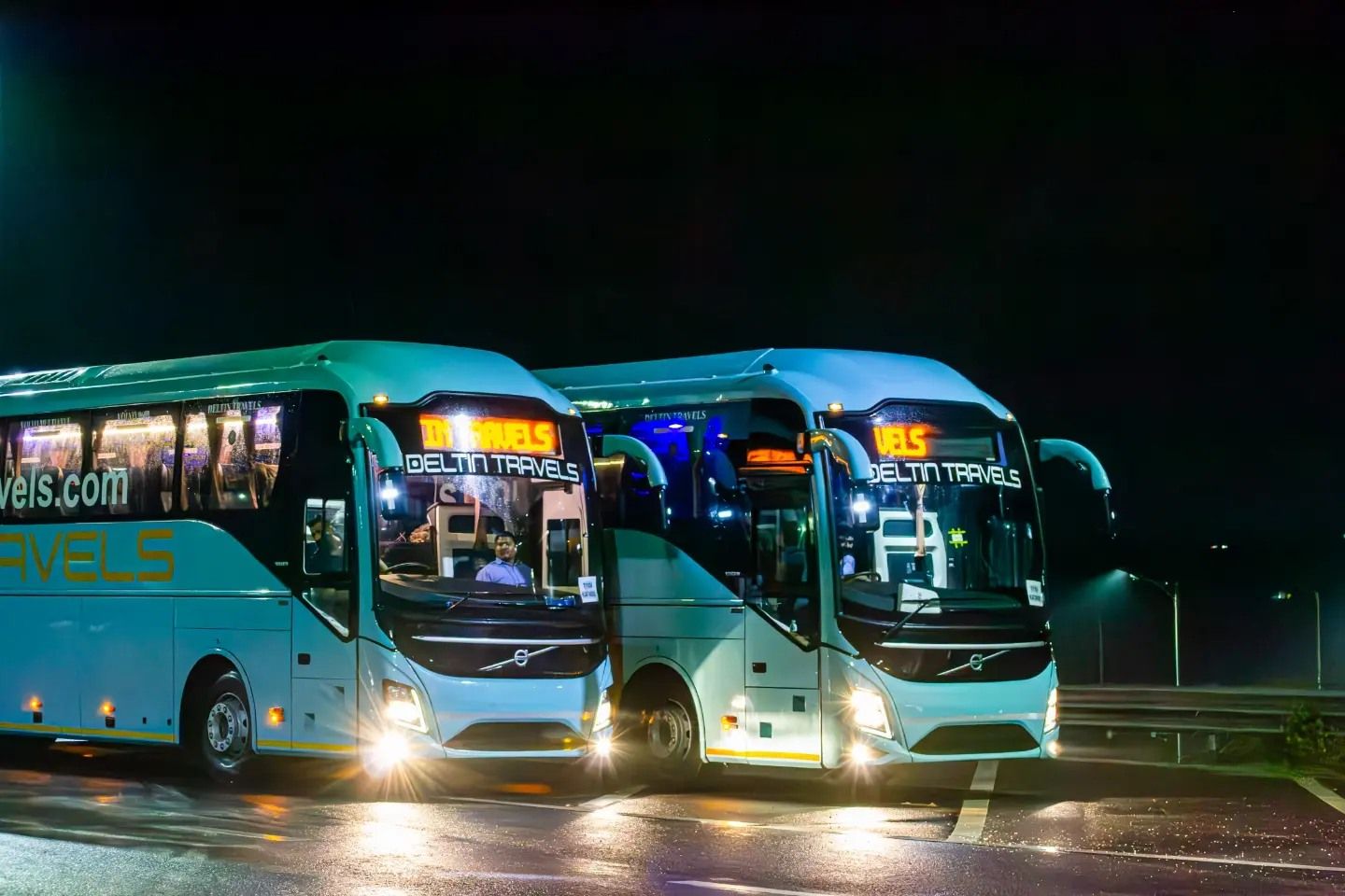 two volvo bus on road travelling between delhi and manali