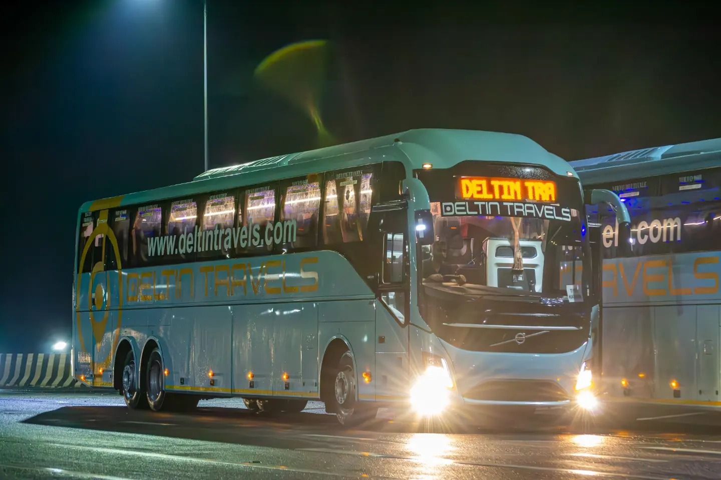 a volvo bus on road travelling between delhi and manali