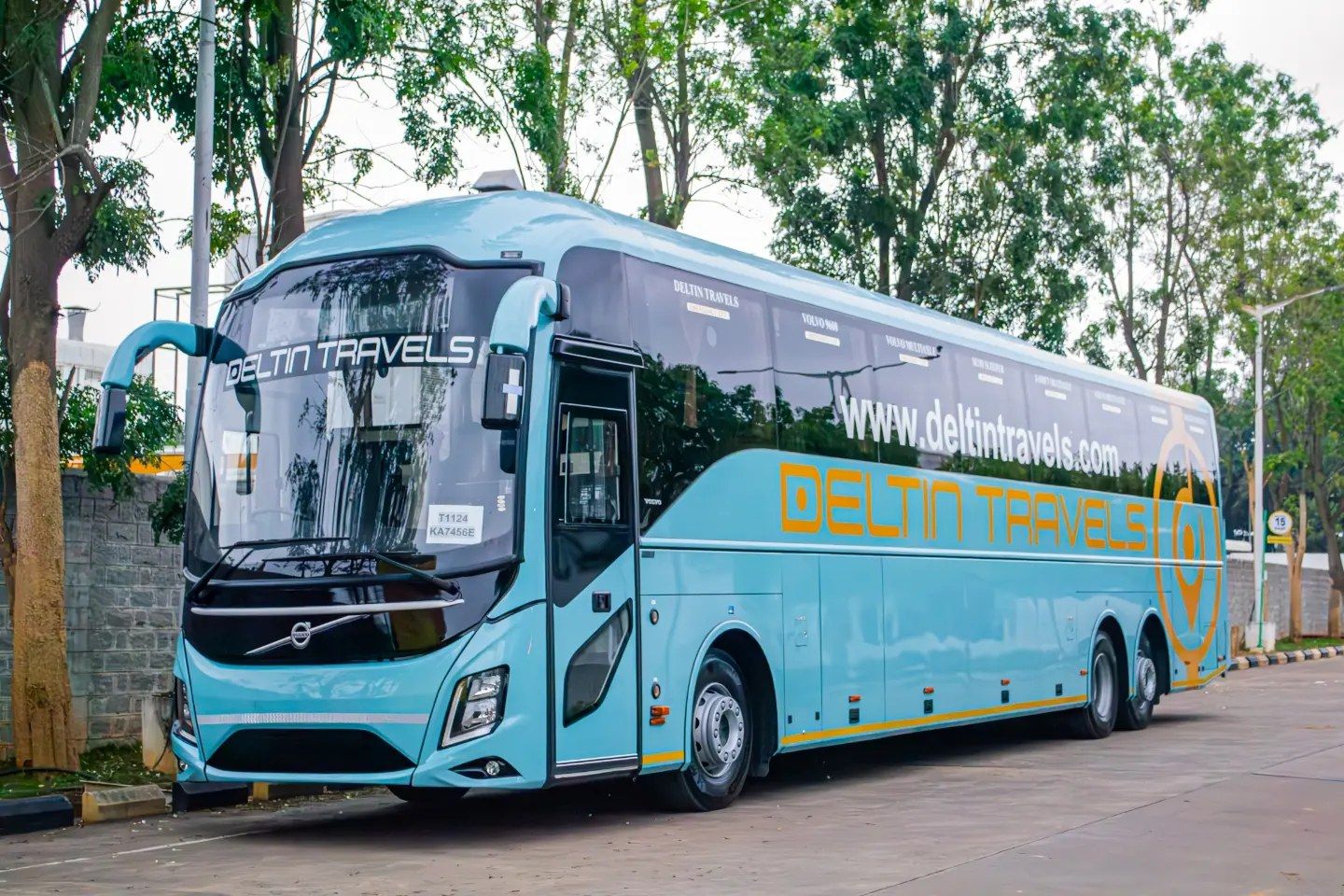 a volvo bus on road travelling between delhi and manali